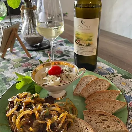 Weingut Und Gaestezimmer Joerg Thul Guest house *